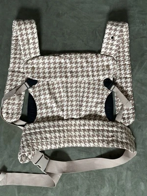 Porta-bebês recém-nascido a criança bege bronzeado marfim Houndstooth conforto 4 em 1 “M” - Imagem 1 de 4
