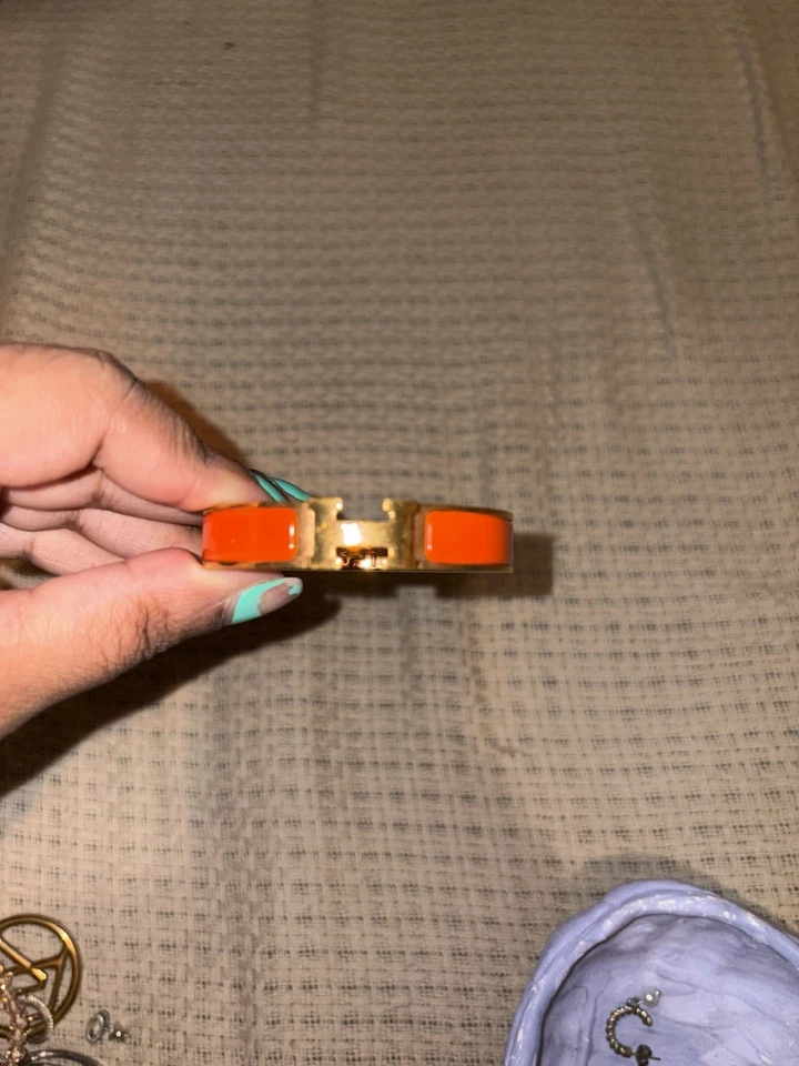Pulsera HERMES Esmalte Clic Clac H Naranja PM con Acabado Dorado Sin CAJA Foto 1 de 1