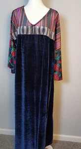 Maxi abito vintage 3x velluto blu scuro corpetto geometrico floreale manica a campana 3/4 - Foto 1 di 9