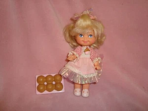 Cherry Merry Muffin with muffins & tray 1988 Mattel Vintage Cupcake Doll - Imagen 1 de 7