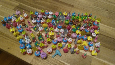 Random Shopkins Miniature Charm Figures Lot Of 8 - SEE PICS Cover