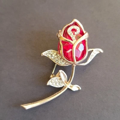 Elegante broche rosa vermelha strass acessório de moda feminina - Imagem 1 de 4