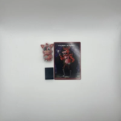 Minifigura Five Nights At Freddy’s Faz’s Fizzy Station Foxy Flocked con tarjeta Foxy Foto 1 de 3