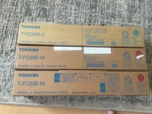 TOSHIBA TONERS CYAN T-FC50E-C , MAGENTA T-FC50E-M X 2. BNIB GENUINE ITEMS - Afbeelding 1 van 1
