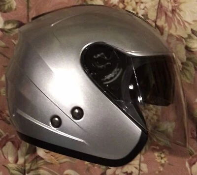 THH Casco de Motocicleta Protector Facial Completo Plateado Claro Mediano M 57-58 cm Nuevo en Caja T-376 Foto 1 de 4