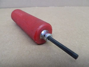 Manija de poliuretano rojo Kastalon SS9X7620246 con llave hexagonal de 5 mm - Imagen 1 de 2