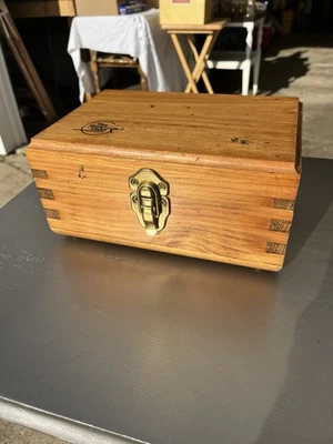 Kit de brillo de zapatos de madera The Shoe Valet Foto 1 de 4