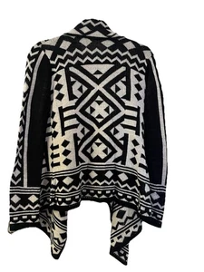 Sag was? Schwarz-weiß gemusterte Strickjacke L - Bild 1 von 4
