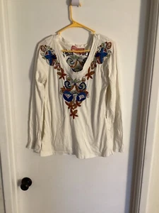 Women"JWLA" off-white, multicolor design long sleeve pullover top. Size M. P.O. - Picture 1 of 2