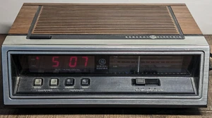 GE 7-4650H Radio Alarm Clock-AM/FM-Red LED Dimmable-Vintage WORKS!! - Picture 1 of 9