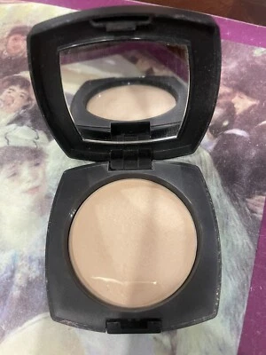 ARBONNE SHEER PRESSED POWDER MEDIUM MIRROR COMPACT DISCONTINUED NEW RARE - Image 1 of 3