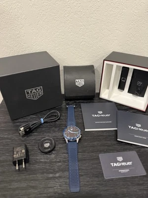 Reloj inteligente conectado TAG Heuer SBG8A con correa de goma azul #38380-1 Foto 1 de 4