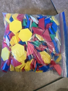 Vintage MATH MANIPULATIVE Kunststoff Tangram Muster Blöcke Lot - Bild 1 von 3