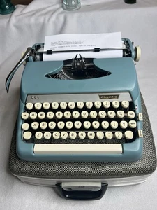 Vintage 1964 Smith Corona klassische tragbare Schreibmaschine & Koffer - außergewöhnlich - schön - Bild 1 von 19