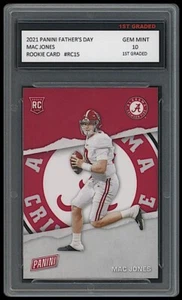 TARJETA DE NOVATO MAC JONES 2021 PANINI DÍA PRIMER GRADO 10 NUEVOS PATRIOTAS DE INGLANDIA - Imagen 1 de 1
