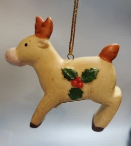 1984 Homco Christmas Reindeer Ornament Holly Leaves & Berries Porcelain 2.5" - Picture 1 of 7