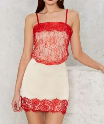 Nasty Gal 蕾丝懒人连衣裙红色紧身胸衣背面尺寸小号派对内衣风格新品 — 第 1/4 张图片