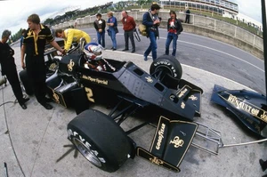 LOTUS 95T NIGEL MANSELL 1984 BRITISH GRAND PRIX 35MM SLIDE PHOTOGRAPH CLOSE UP - Picture 1 of 1