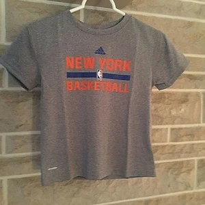 New York Knicks (Gris) Climalite Adidas Talla Juvenil 5/6 NUEVO - Imagen 1 de 4
