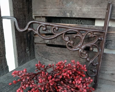 ESSCHERT DESIGN ❤ Schöner dekorativer Wandhaken Blumenampel Laterne Körbe Vintage Gusseisen❤