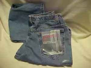 LizWear Liz Claiborne Women's Bootcut Fit Jeans Size 4 slight flair at leg - Picture 1 of 5