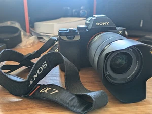 Sony Alpha 7 ILCE-7K | FE 28-70mm F3.5-5.6 OSS Zoom Lens | in Originalverpackung - Bild 1 von 4