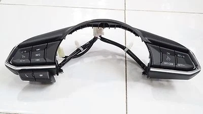 MAZDA 2,3 2017 正品 STEERING WHEEL 开关模式控制音响控制 — 第 1/4 张图片