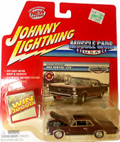 Johnny Lightning 1961 Pontiac Catalina Set of 2 Muscle Cars USA Hobby 17ZD 
