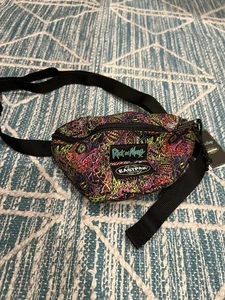 Eastpak x Rick and Morty Springer Neon Kaliescope Print Bauchtasche Hüfttasche Neu mit Etikett - Bild 1 von 11