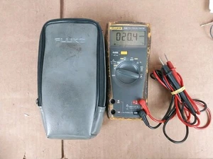 Multimetro FLUKE 79 III True RMS con custodia e sonde - Foto 1 di 17