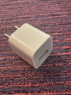 Genuine Apple A1265 USB AC Power Charger Wall Adapter 5W 1.0A VG Free Ship - Image 1 of 2