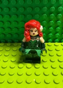 LEGO DC Poison Ivy Minifigure sh0327 from set 70908 dual sided head. Pristine! - Picture 1 of 5