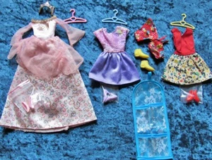 Collection of Genuine Barbie Pink Label Clothes With Shoes etc 01 - Picture 1 of 3