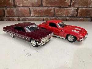 Two 1:24 scale die cast American model cars .