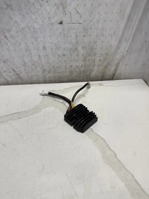 Regulador rectificador voltaje 06 07 2006-2007 Suzuki GSXR600 GSXR750 GSXR 600 750 Foto 1 de 4