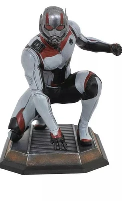 Figura de acción Marvel Gallery Avengers 4 Endgame Diamond Select Ant-Man 9" Foto 1 de 4