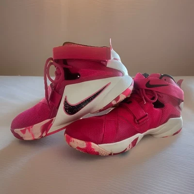 Tênis Nike LeBron Soldier 9 Think rosa/7Y - Imagem 1 de 4