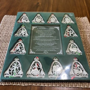 12 Giorni di Natale Set di 12 Ornamenti in Metallo 3 1/8" -Abbazia e C Un Regalo - Foto 1 di 17