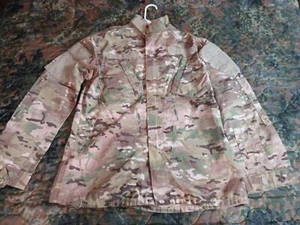 Abrigo multicam uniforme de combate camuflado del ejército de los Estados Unidos talla mediana larga - Imagen 1 de 3