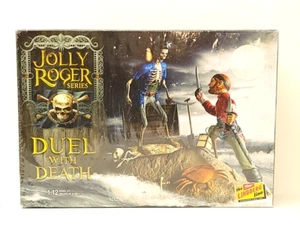 Lindberg Jolly Roger Serie Duell mit dem Tod 1:12 Glow Dark Modell Diorama Kit Neu im Karton - Bild 1 von 2