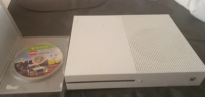 Microsoft Xbox One S 500GB mit Controller (Leichte Mängel) Und Spiel! - Bild 1 von 4