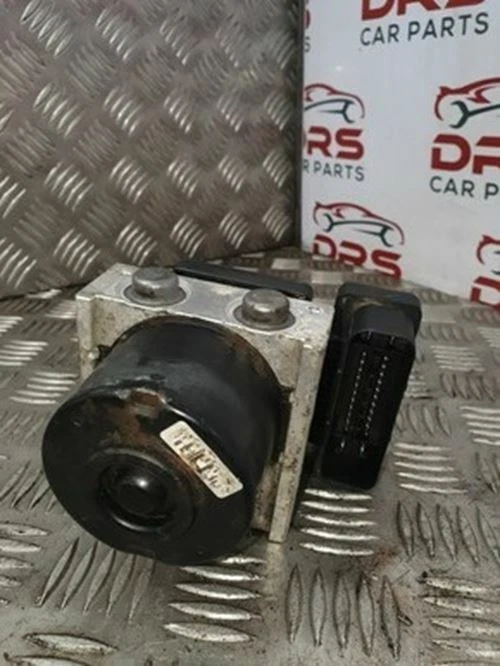 UNIDAD MÓDULO BOMBA ABS TOYOTA YARIS 445100D031 1L GASOLINA T2 2005 - 2011 Foto 1 de 4