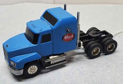 Penjoy CH600 Mack Semi Tractor with Sleeper Mack Trucks - Image 1 of 4