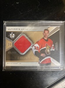 2005 Upper Deck Dominik Hasek Ultimate Game Jersey /250