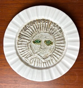 Trompeta firmada por David Gil Bennington Potters 1651 Sun Face Plate estudio cerámica - Imagen 1 de 2