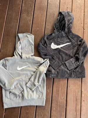 A Lot Of 2 Boy's Nike Sweatshirts, Size S - Image 1 of 4