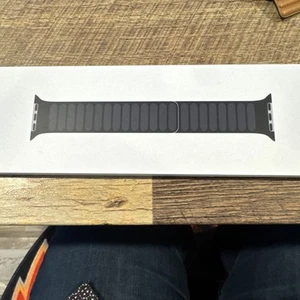 Apple Leather Link Medium/Large Midnight Black - Photo 1 sur 4