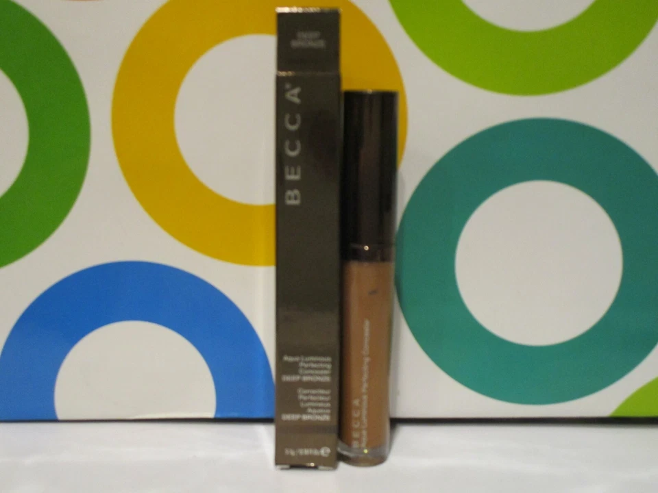 BECCA ~ CORRECTOR PERFECCIONADOR LUMINOSO AQUA ~ BRONCE PROFUNDO ~ 0,18 OZ Foto 1 de 1