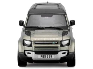 2022 Land Rover Defender 110 Green Metallic with Black Top and Sunroof 1/24 Diec - Picture 1 of 4