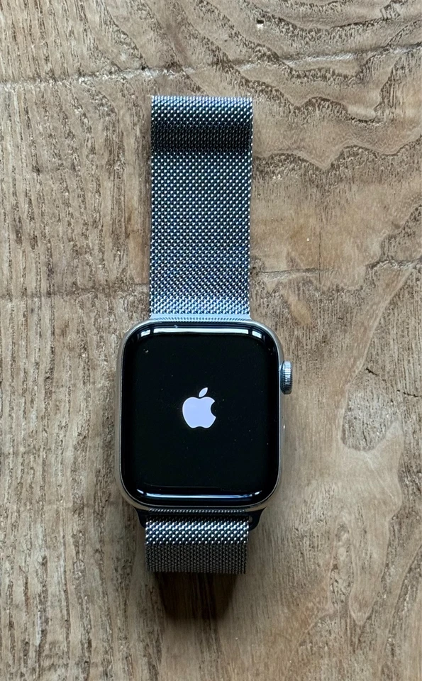 Apple Watch Series 6 44mm Boîtier avec Bracelet Milanais - Аcier inoxydable,...  - Photo 1/2
